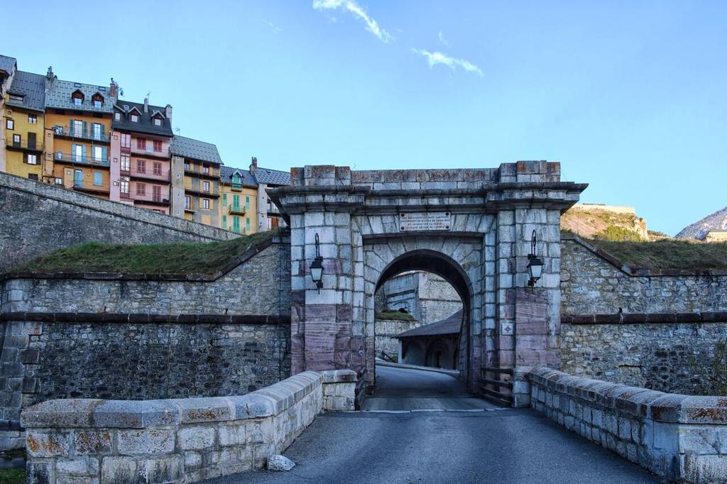 Maison A Tour Briancon Экстерьер фото